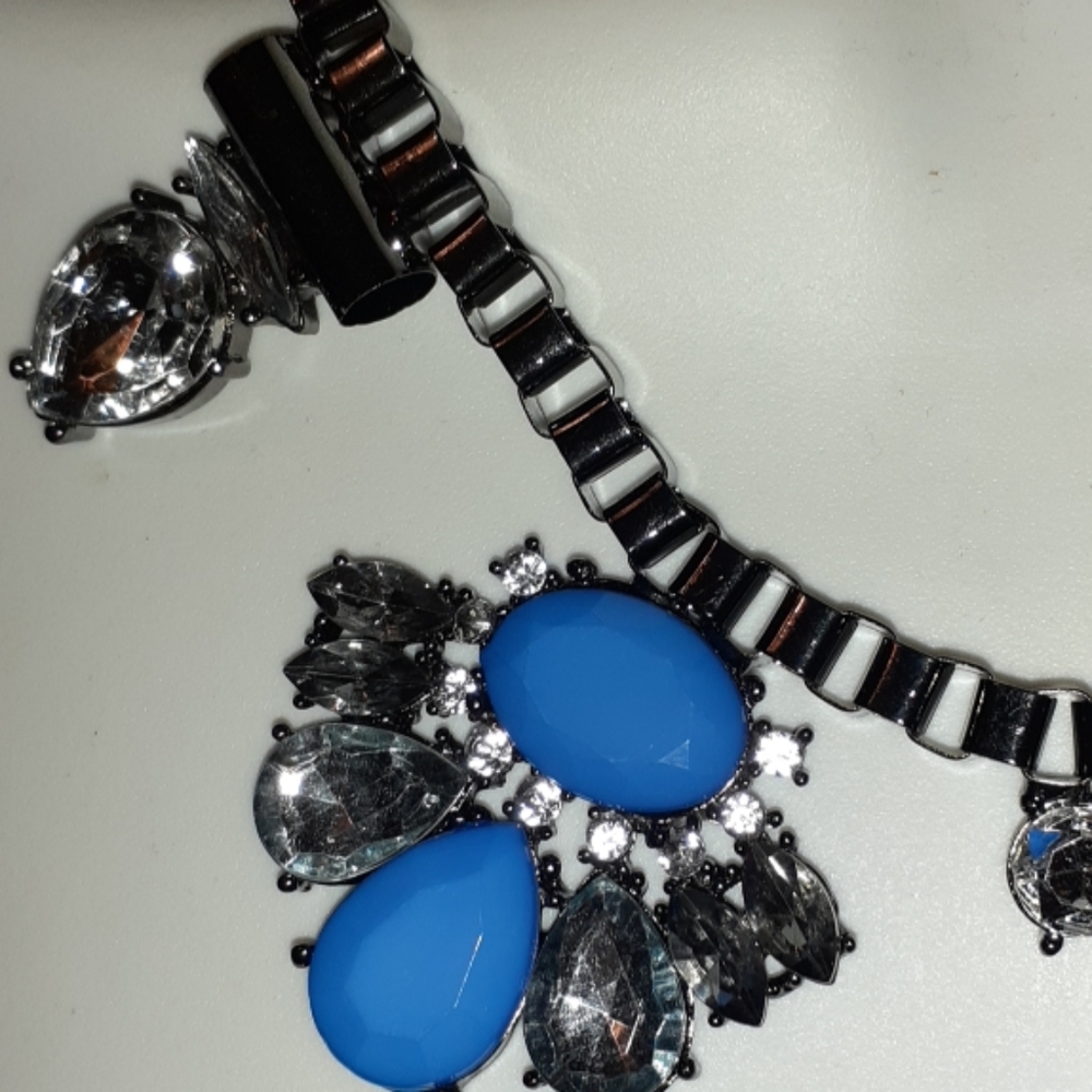 NWT Betsey Johnson Sweater Chain Necklace - Picture 4 of 8